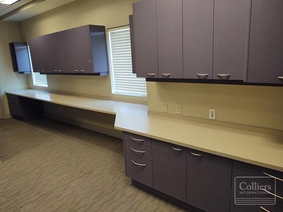 Sold | ±6,173 SF Vacant Owner/User Office Building: 12234 Shadow Creek Pkwy, Pearland, TX 77584